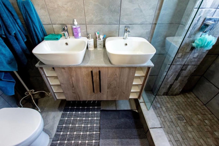 7 Bedroom Property for Sale in Myburgh Park Western Cape